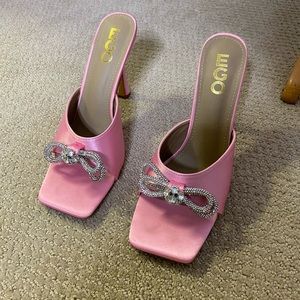 Women’s crystal bow heel